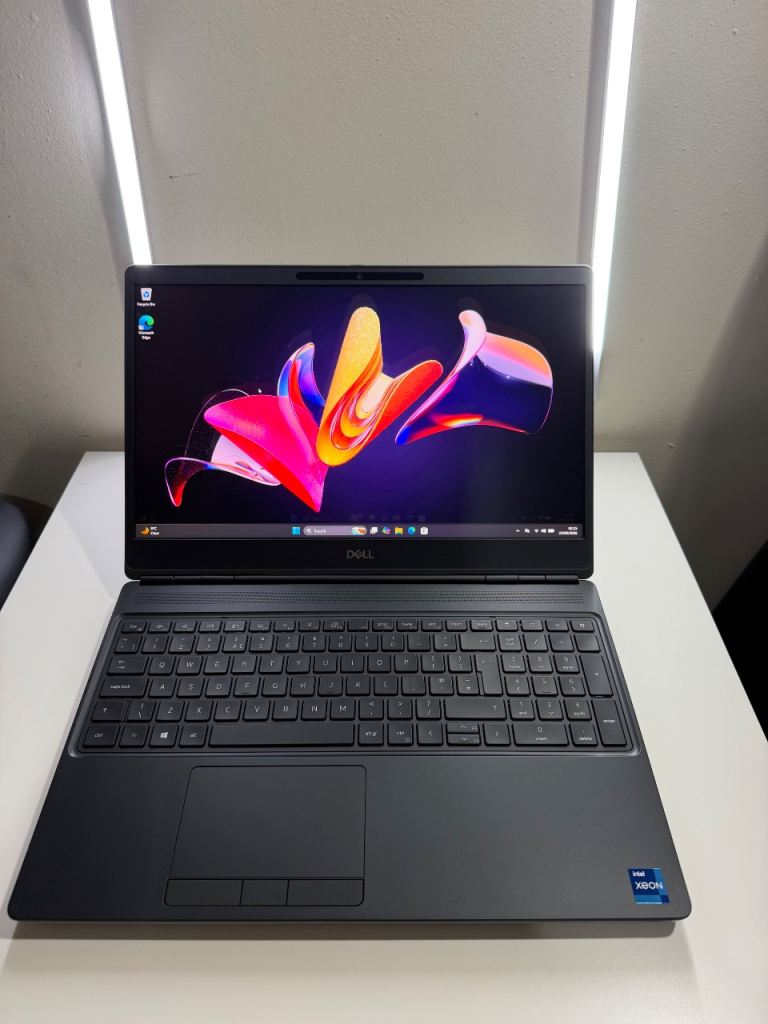 Dell Precision 7560 Xeon W-11855M 64GB RAM 1TB NVMe NVIDIA T1200 4GB Win 11 Pro