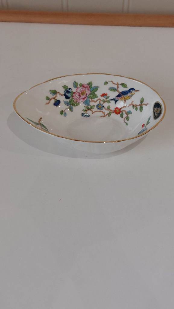 Aynsley Pembroke Fine English Bone China small bowl standing 14.5cms wide (5 3/4 inches)