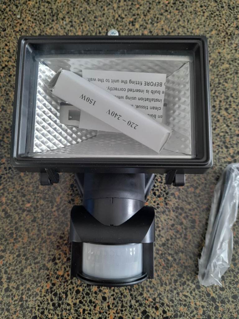 Floodlight motion detector