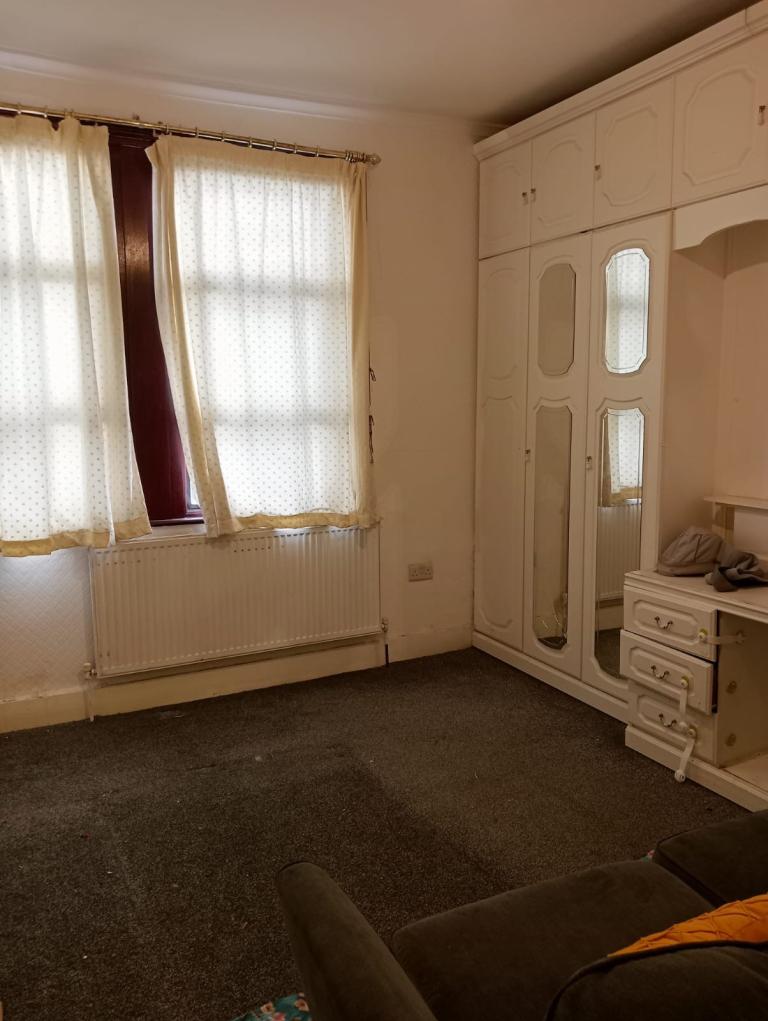 Large double room for rent 