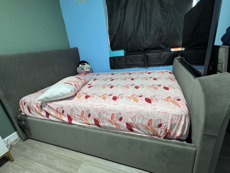 Dreams bed and latex mattress 