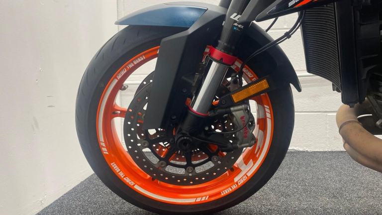 KTM 1290 SUPERDUKE R ** ONE OWNER - TAIL TIDY - JUNE 26 MOT **