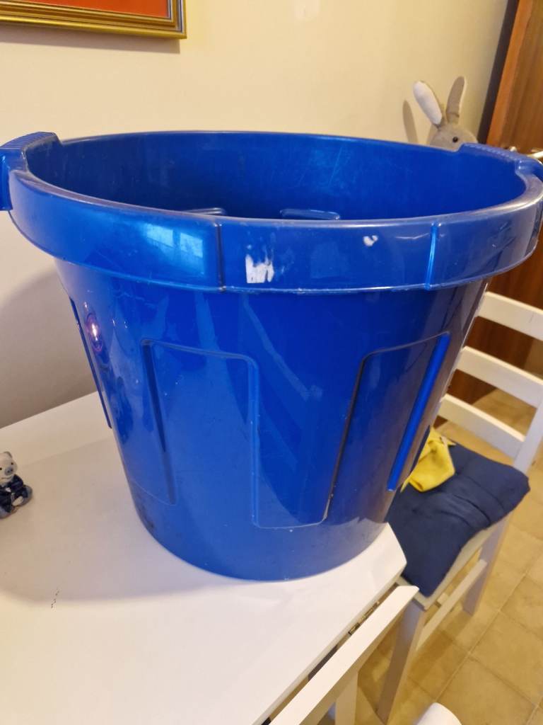 Storage tub