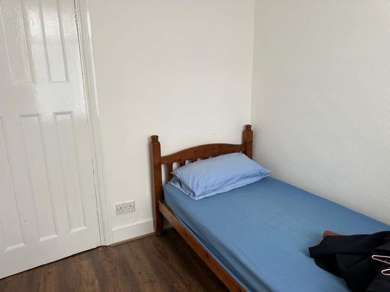 Rent Single Room for rent in ilford london
