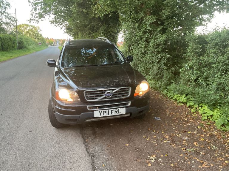 FOR SALE VOLVO XC90 , DIESEL AUTOMATIC SPARES REPAIRS NO MOT READ ADVERT FULLY 