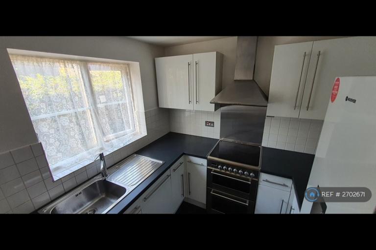 1 bedroom flat in Heddington Grove, London, N7 (1 bed) (#2702671)