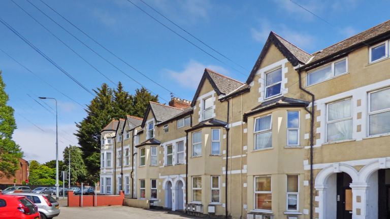 1 bedroom flat in 19 Ely Road, Cardiff, CF5 Book Online - The Rent Guru {64}
