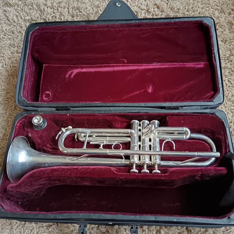 BESSON 1000 Silver Trumpet and Mouthpiece