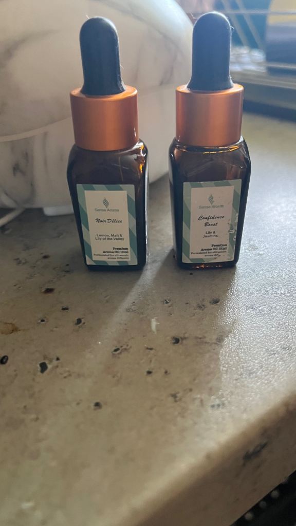 Aroma diffuser & essential oils 