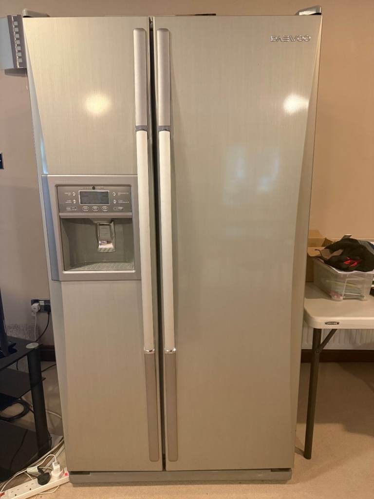 DAEWOO American Style Fridge Freezer