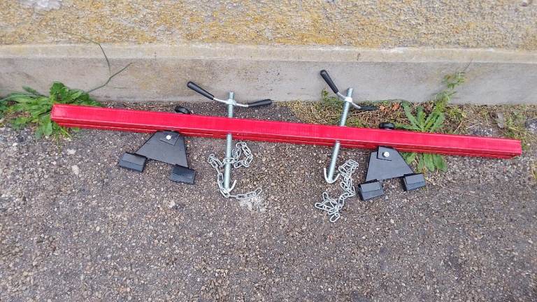 Engine support beam