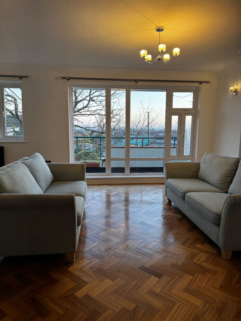 Large 2 bedroom flat to rent
