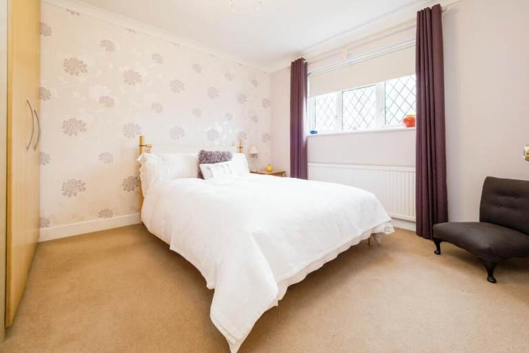 🌻Large Double Room in Forest Gate | Couples are welcome!