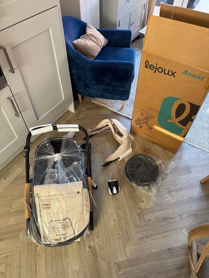 RRP £200 Light Compact Lejoux Avant Beige Baby Pram Stroller Carrycot Pushchair: Newborn - 4 years
