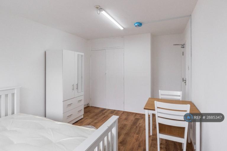 1 bedroom in Wellington Road, Tilbury, RM18 (#2885347)