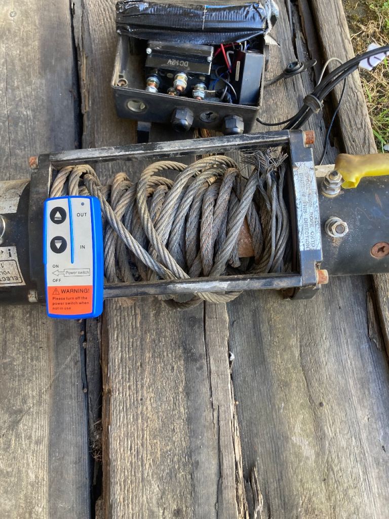 Winch 12 volts 