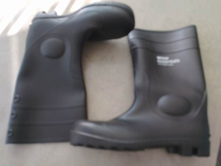 Brand new unworn steel toe cap rubber boots size 11