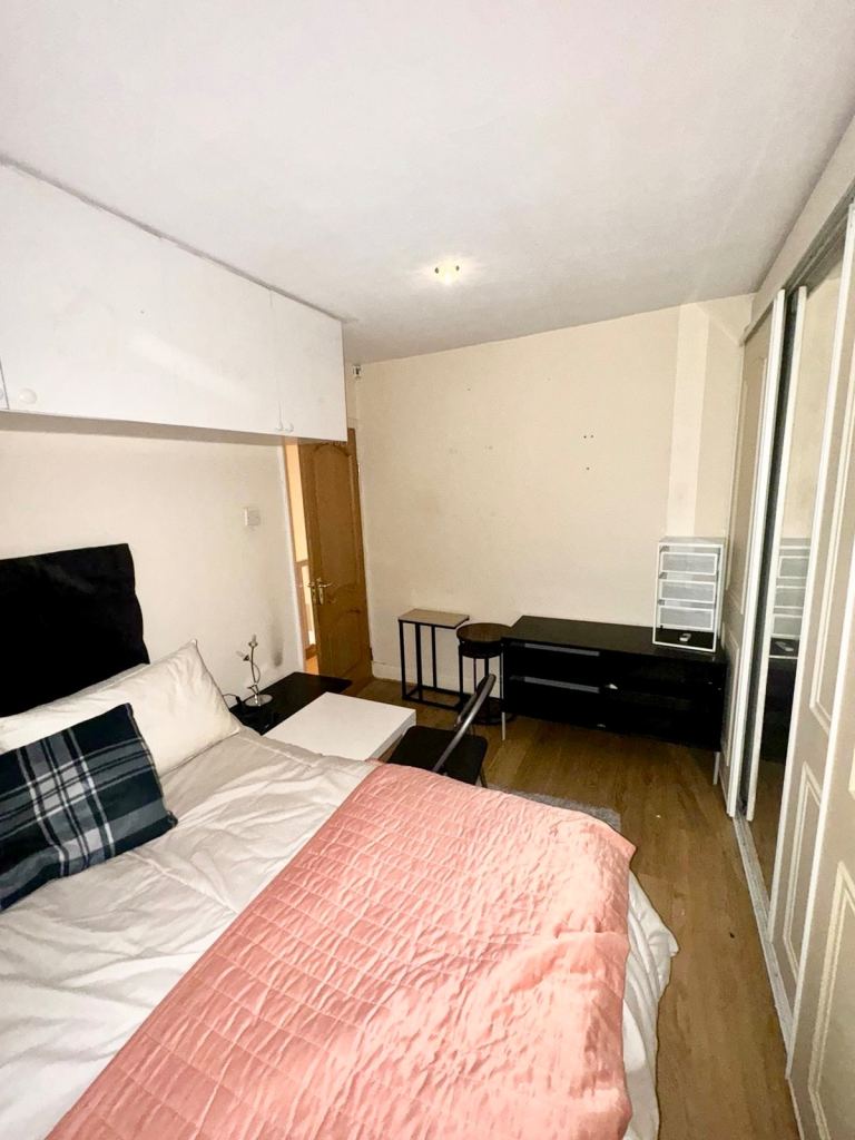 Rent Double Room Address: Crest Drive, Enfield EN3