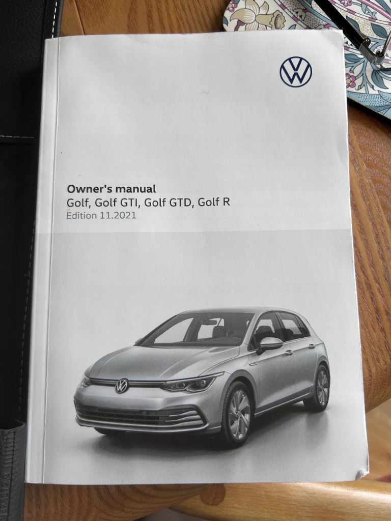 VW GOLF HANDBOOK 2021