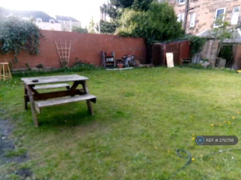 1 bedroom flat in Henderson Street, Edinburgh, EH6 (1 bed) (#2712756)