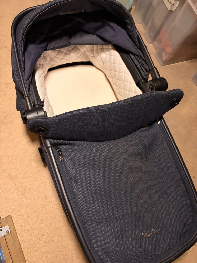 Silver Cross wave bassinet  – Navy