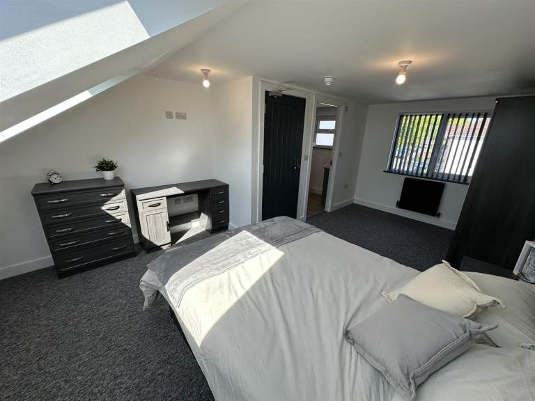 Room with en-suite. All bills included