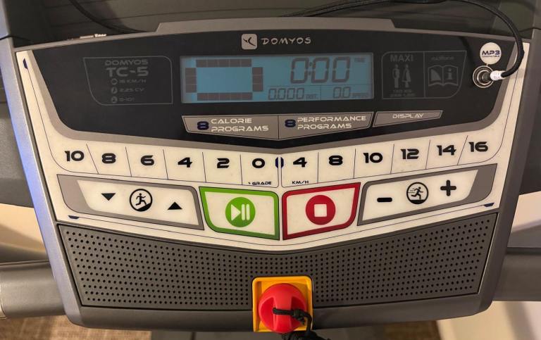 Needs to go!! Domyos TC5 Treadmill – Excellent Condition – Folding – Home Fitness – 130kg Max