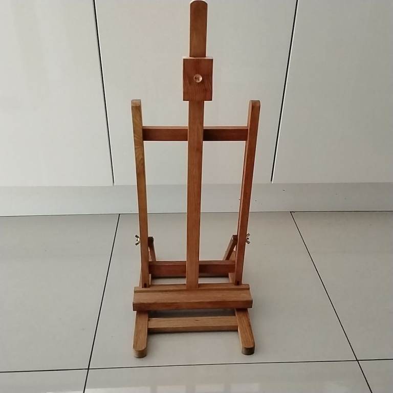 Wooden Tabletop Easel for Painting and Display – Good Condition