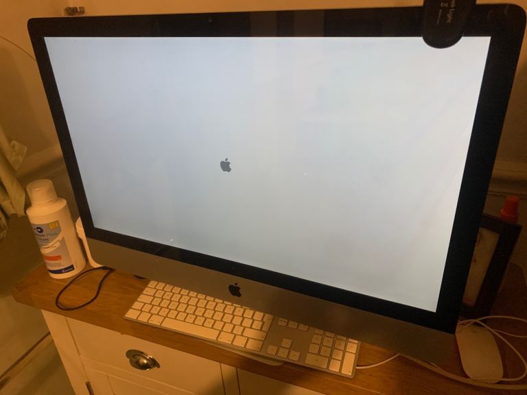 Apple iMac +wired keyboard & 2x mouses 