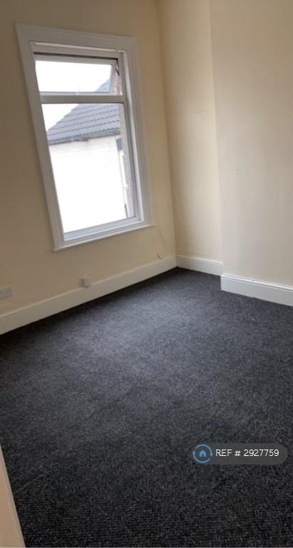 2 bedroom flat in Hainton Avenue, Grimsby, DN32 (2 bed) (#2927759)