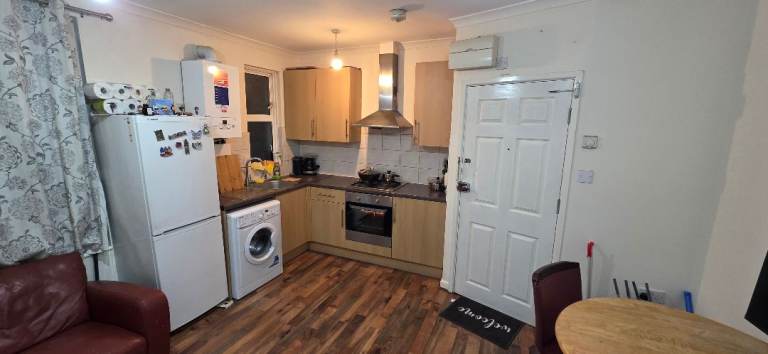 Spacious 1 Bed Flat in IG3