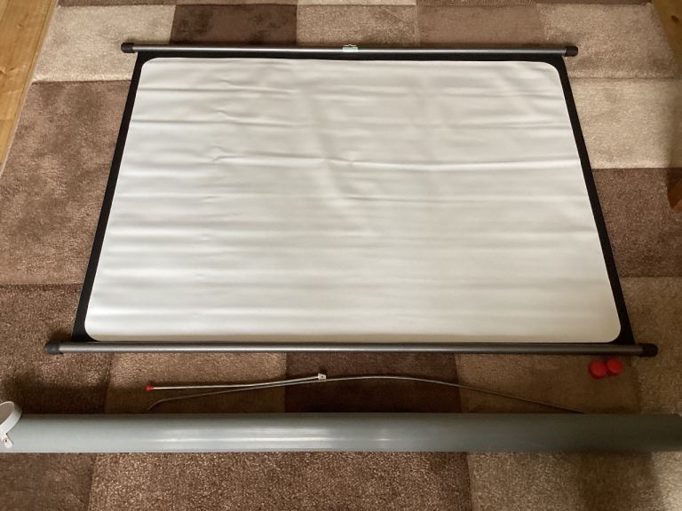 Finn Projector Screen