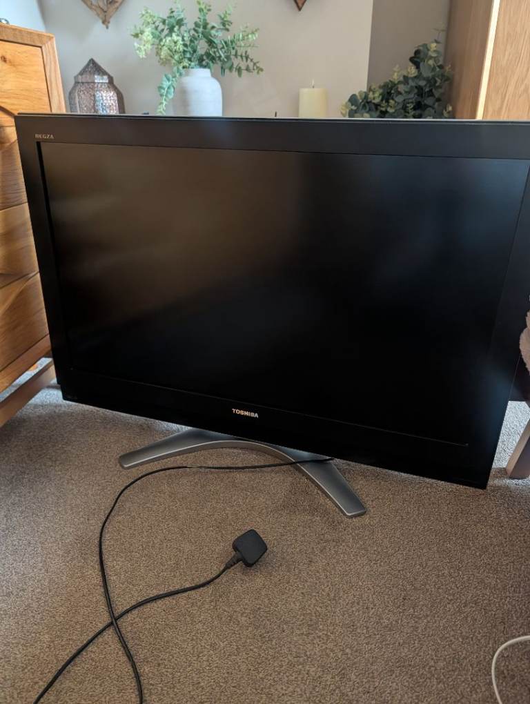 Toshiba 37" LCD TV – Model 37C3030DB