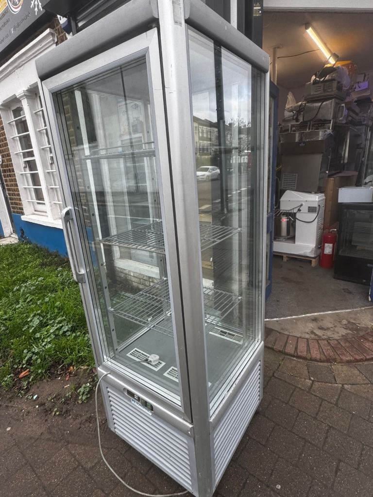Cake Display fridge like new excellent condition fully serviced 