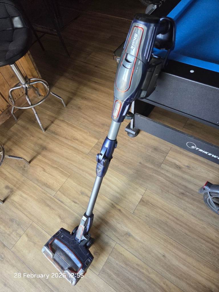 Shark duo , works but noisy , no batteries