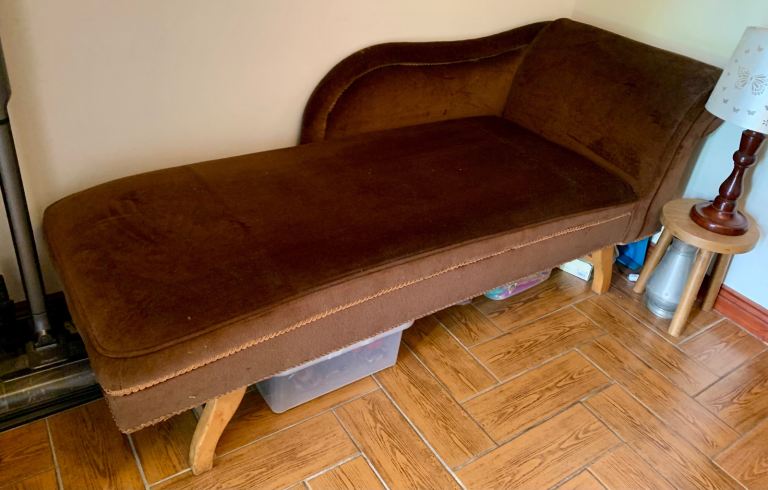 Brown Fabric Chaise Lounge – Good Condition