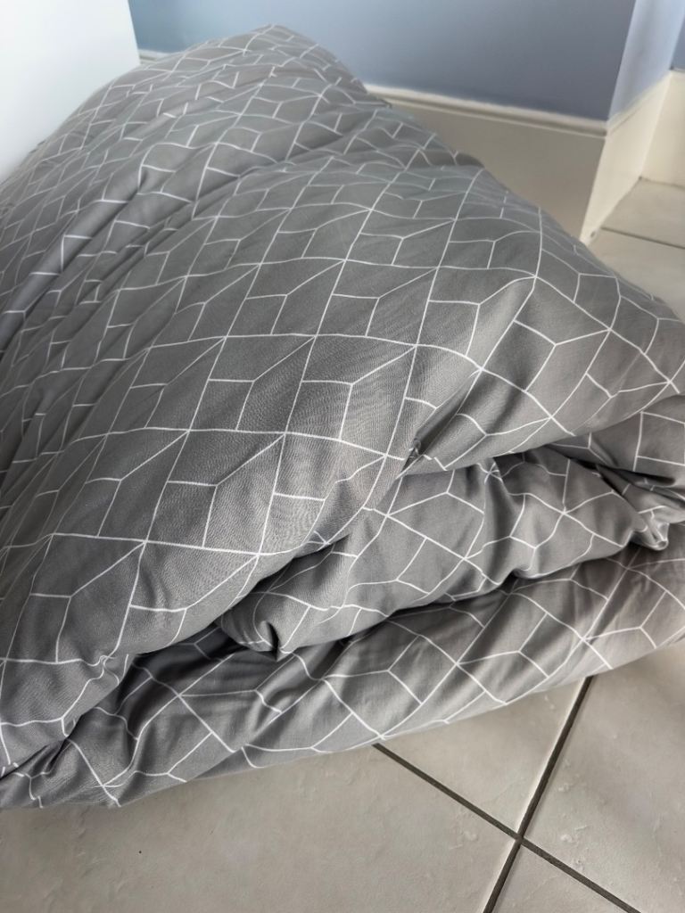 Double bed duvet and reversible cover