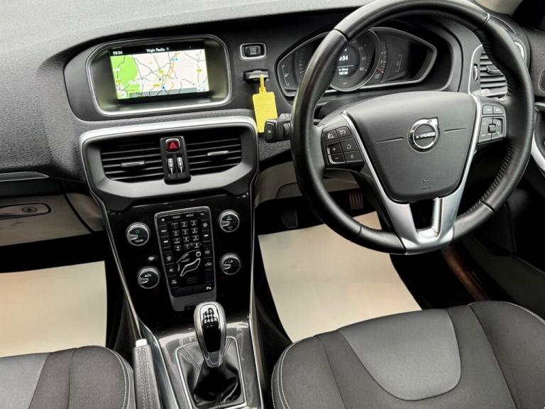 2016 Volvo V40 2.0 D2 Momentum Nav Plus Hatchback 5dr Diesel Manual Euro 6 (s/s) (120 ps) Hatchba...