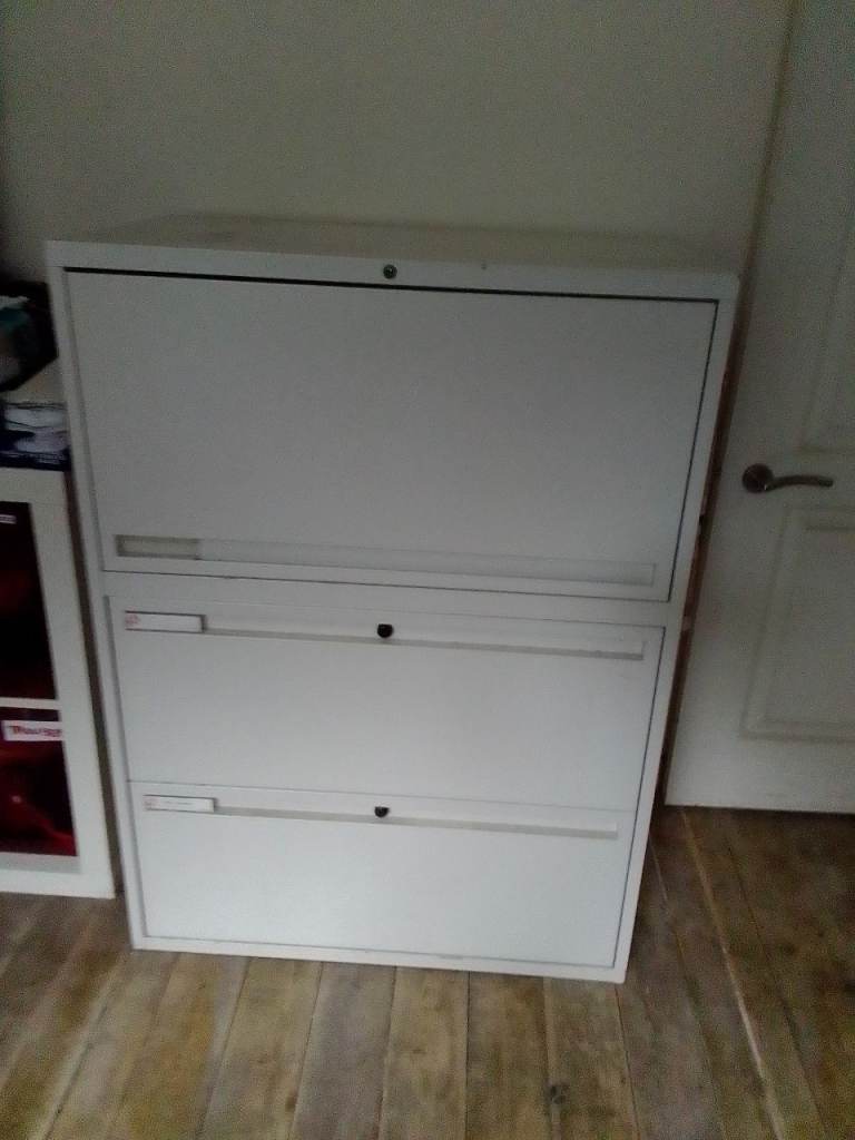 White Metal Filing Cabinet with 3 Drawers – Good Condition