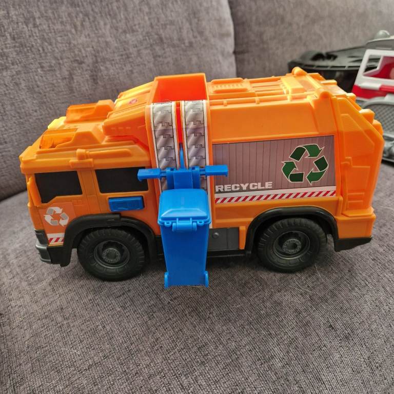 Recycling lorry with bin