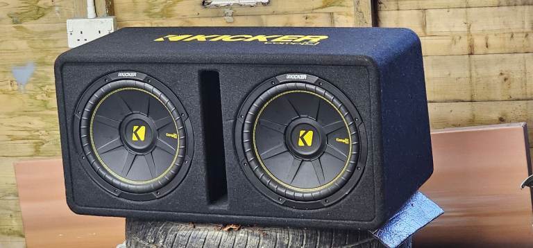 Kicker subwoofers 12" with amp