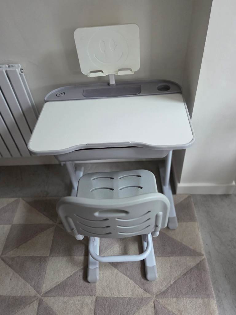 Children's tilting desk & chair