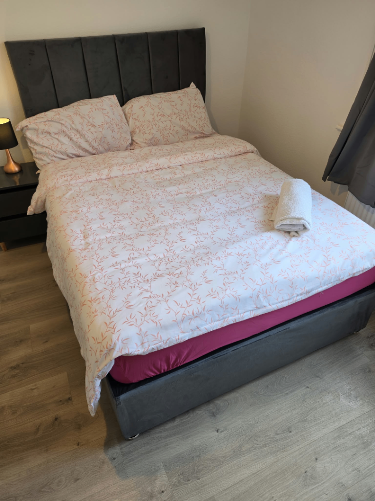 Spacious and big double room available in NG18 5QP