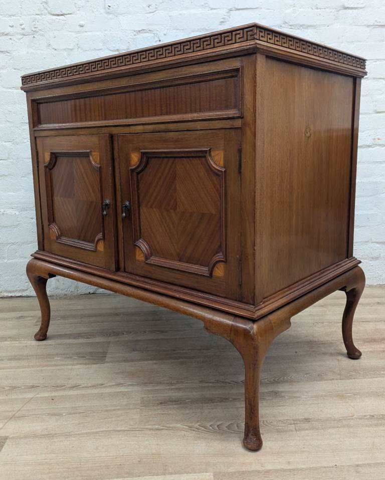 Queen Anne style mahogany gramophone record cabinet  (DELIVERY AVAILABLE)