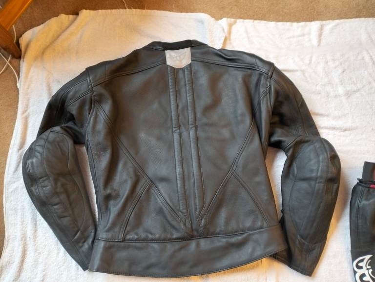 Berik Ls2-8323 2pc Leather Mens Motorcycle Suit Size Medium 32" Waist 42" Chest