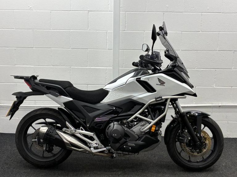 HONDA NC750S DCT ABS ** One Owner - 1186 miles - Lowered **