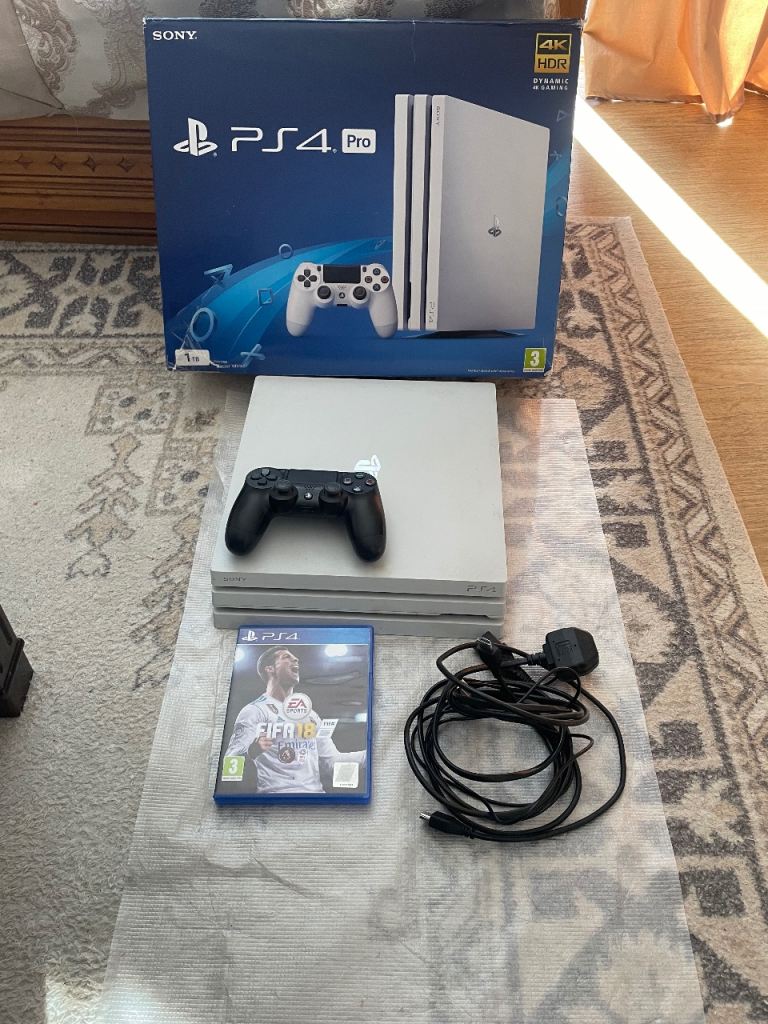 PlayStation 4 Pro white with fifa 18 