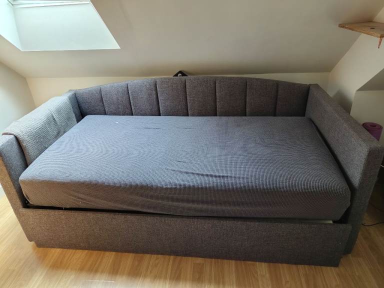 Super comfy daybed - FREE