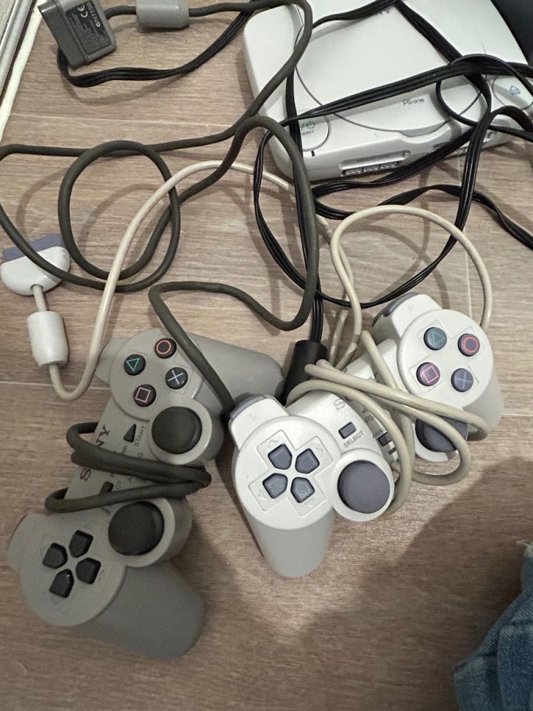 Sony PlayStation One Console with x2 Games and Memory Card and accessories  