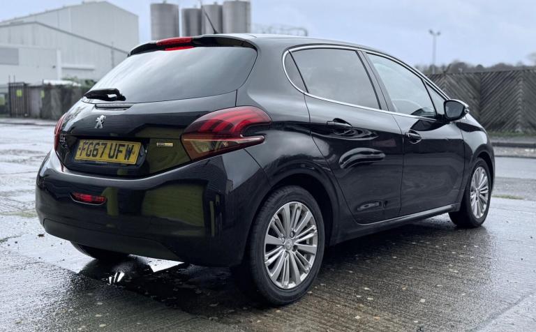 2017 Peugeot 208 1.2 PureTech Allure Euro 6 5dr HATCHBACK Petrol Manual